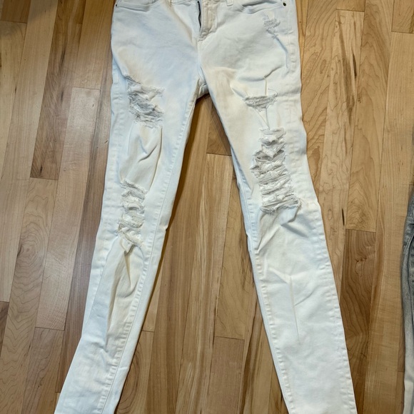 Assorted Denim Jeans Collection - Picture 3 of 5